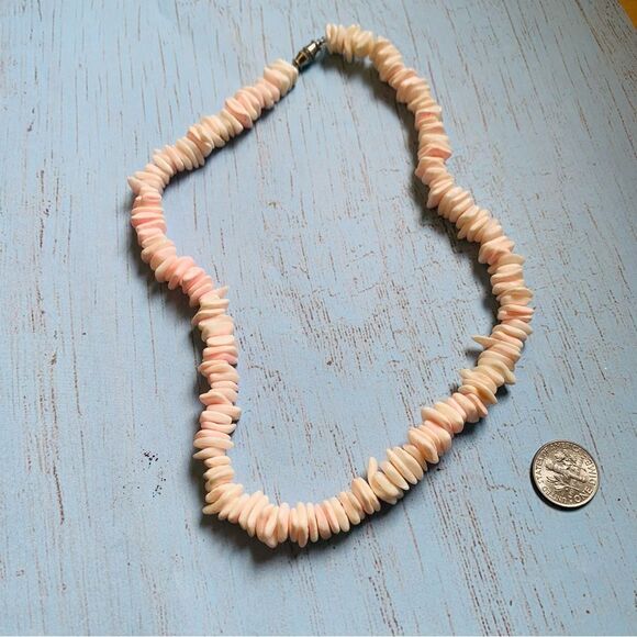 VTG Pink Shell Chip Necklace - Picture 1 of 2